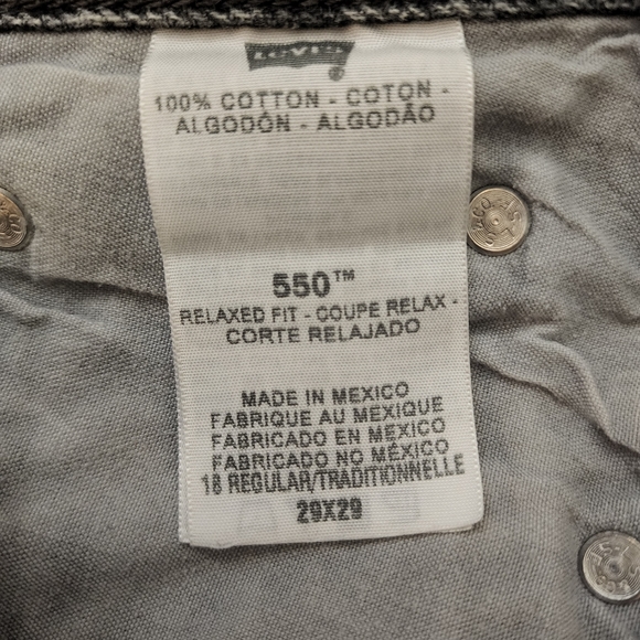 Levi's 550 shorts: waist is 29" - Picture 3 of 3